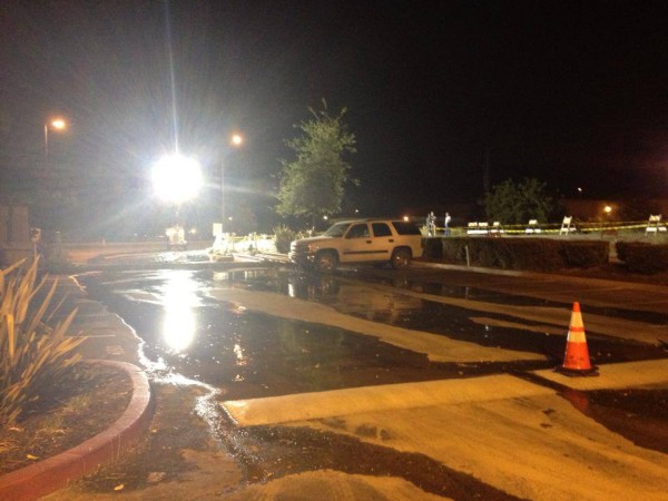 Crews work through the night to repair broken water transmission main in north Natomas. / NatomasBuzz.com