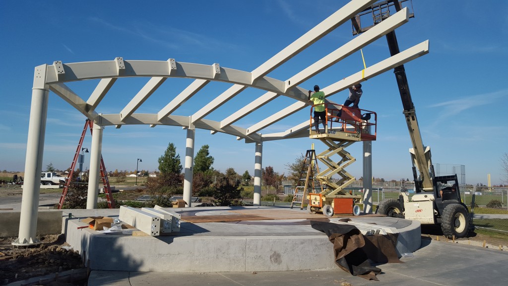 Workers assemble the North Natomas Regional Park amphitheater in November 2015. / Photo: M. Laver