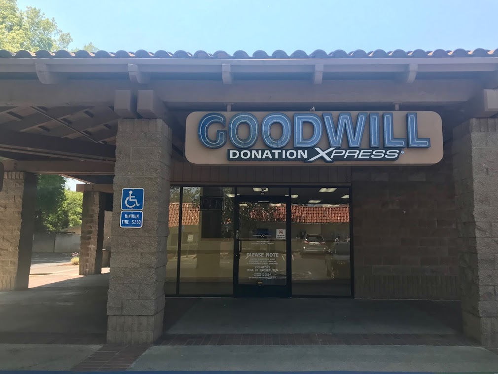 Image of south Natomas location which still has Goodwill Donation Xpress sign.